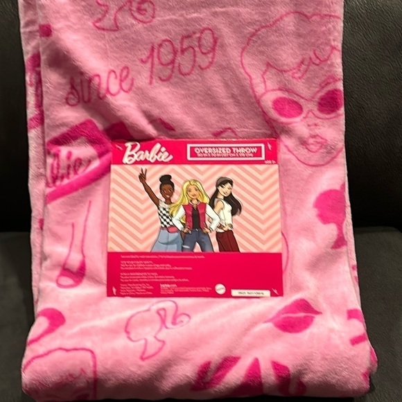 NWT! BARBIE Barbie Doll PINK 1959 PLUSH OVERSIZED 50X 70 Throw Blanket - Picture 3 of 9